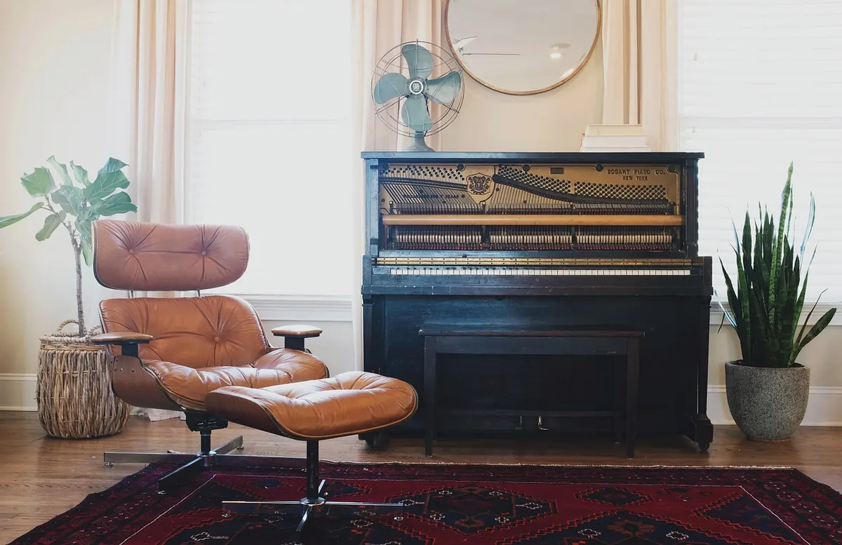 How to Layer Lighting for a Luxurious Living Room: A Room-by-Room Guide